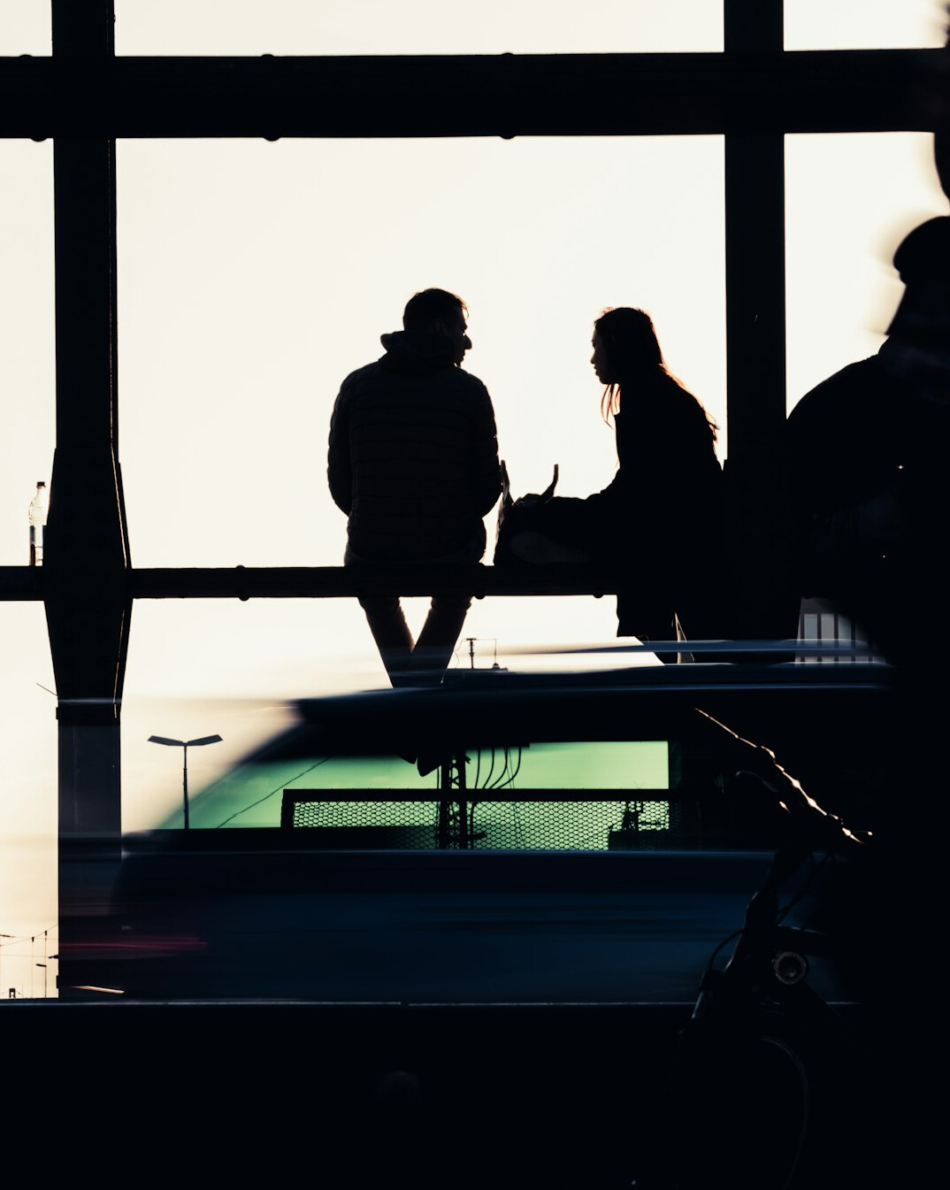 Colleagues having a calm conversation in a meeting